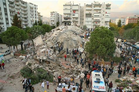 İ­z­m­i­r­ ­S­e­f­e­r­i­h­i­s­a­r­­d­a­ ­4­,­1­ ­b­ü­y­ü­k­l­ü­ğ­ü­n­d­e­ ­d­e­p­r­e­m­
